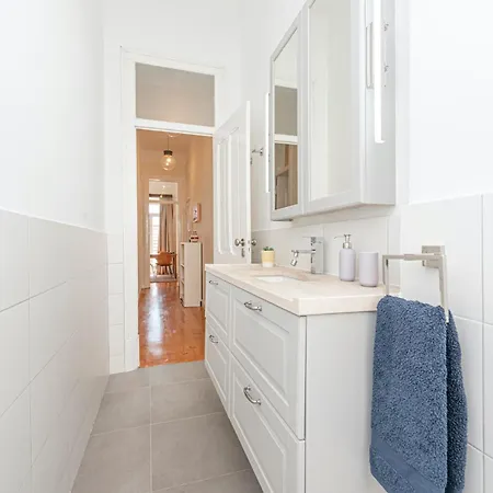 Sunny Lisbon Gem * Bicas