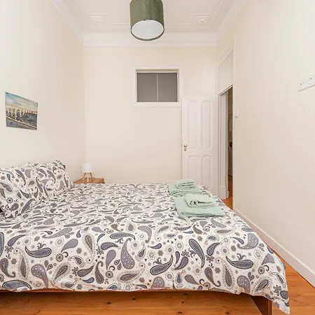 Sunny Lisbon Gem * Bicas