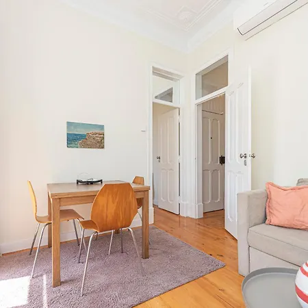 Sunny Lisbon Gem Apartment *
