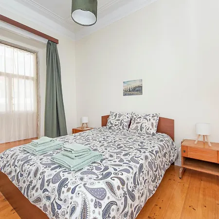 Sunny Lisbon Gem Apartment Bicas