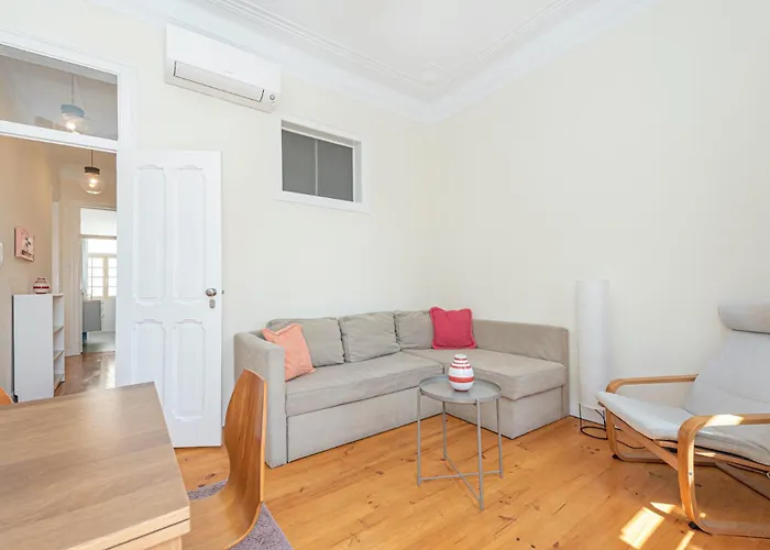 Sunny Lisbon Gem Apartament