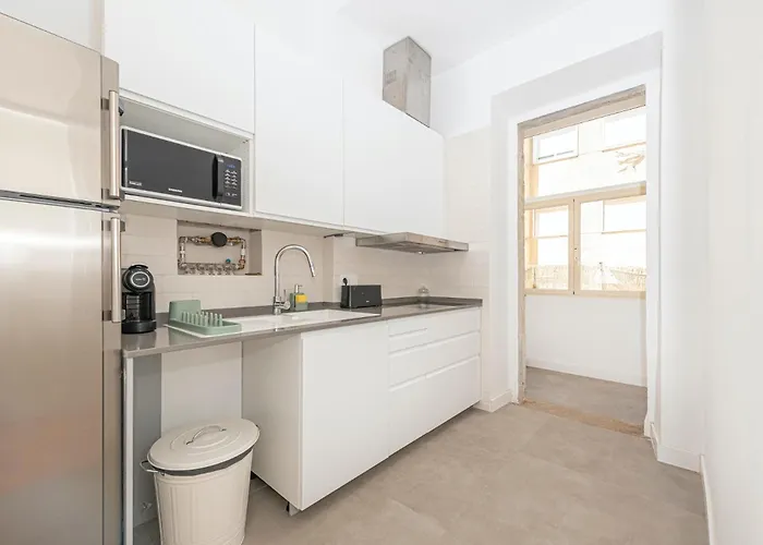 Sunny Lisbon Gem Bicas