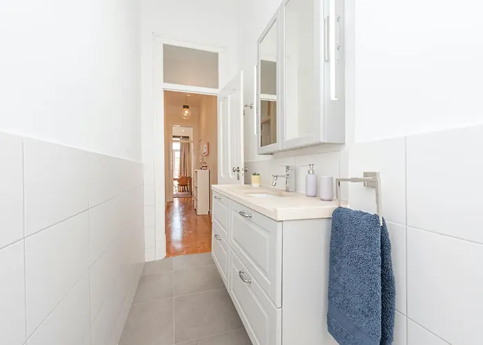 Sunny Lisbon Gem * Bicas