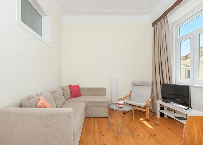 Sunny Lisbon Gem Apartament