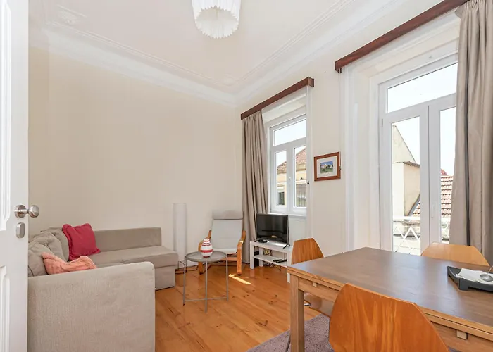 Sunny Lisbon Gem Apartament *