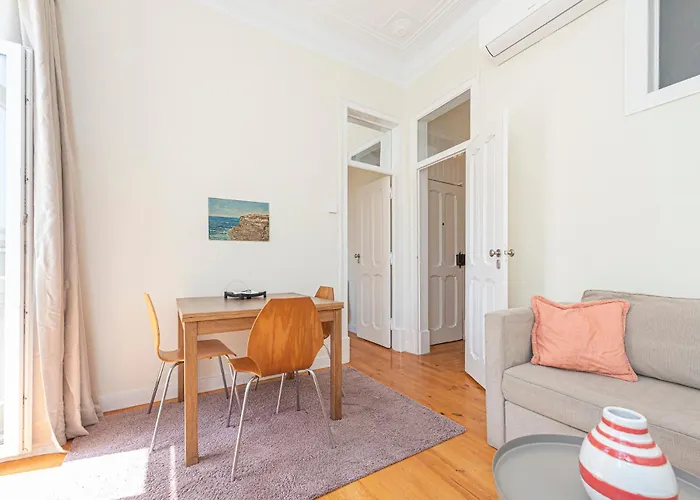 Sunny Lisbon Gem Apartament *